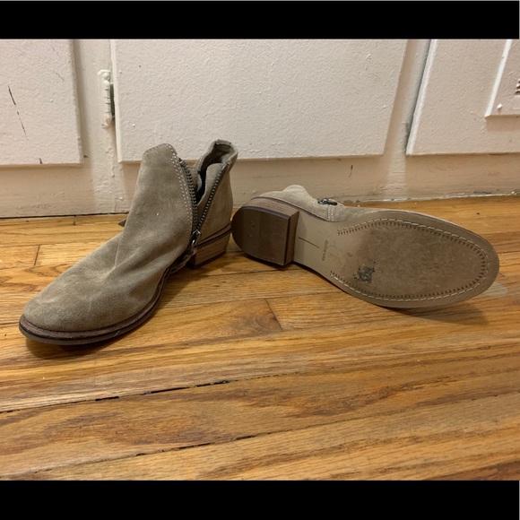 Dolce Vita tan suede ankle boots - Picture 2 of 4